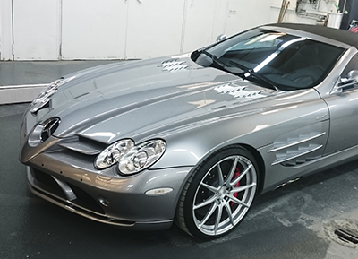 Steinschlagschutzfolie auf einem Mercedes SLR
